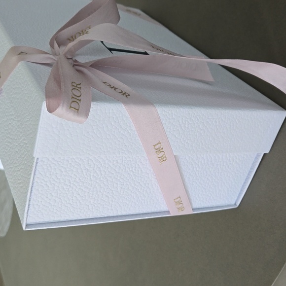 New DIOR box & ribbon 12 1/2 × 9 in - Picture 5 of 6